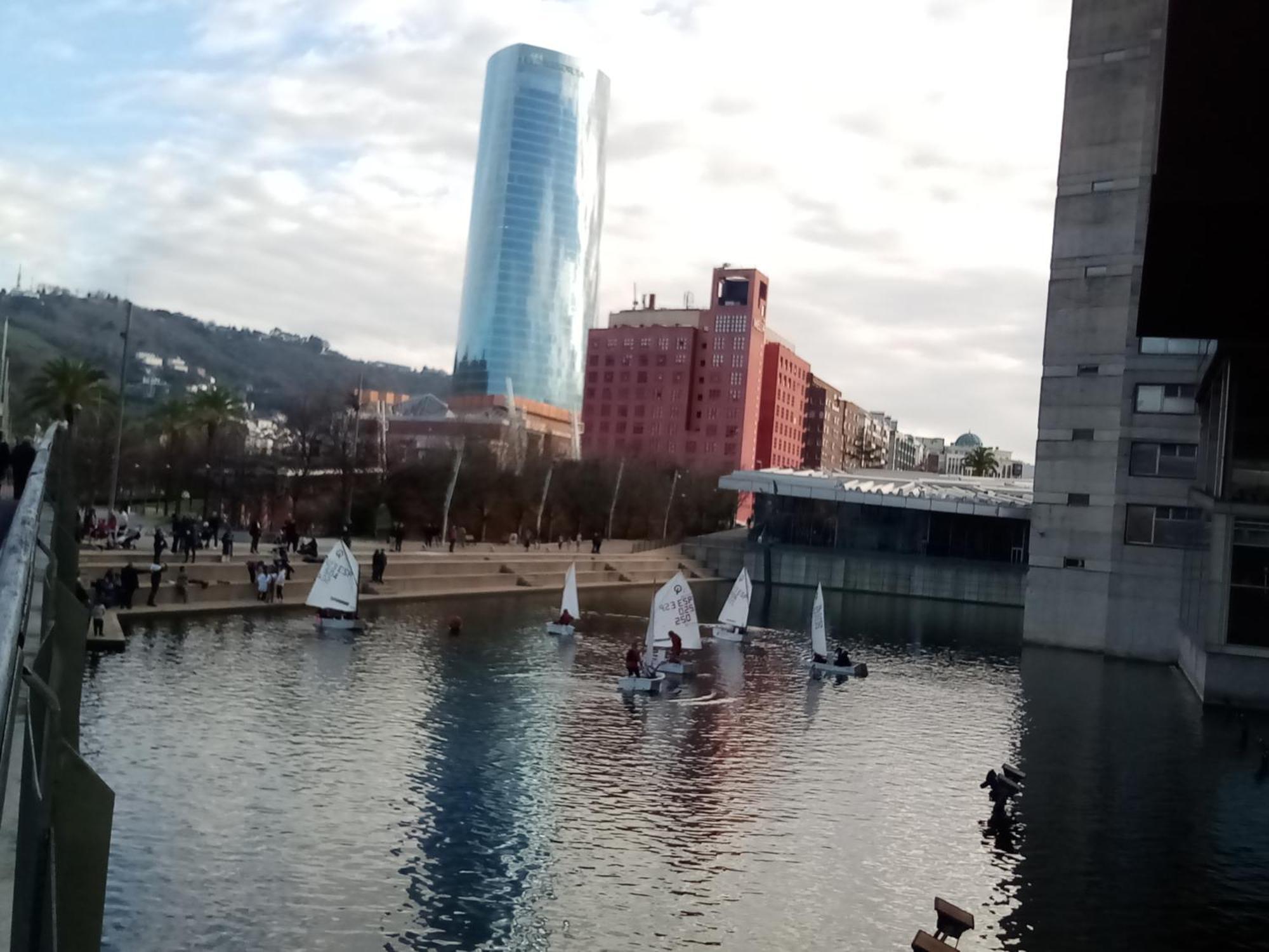 Coqueto Apartamento Frente Al Guggenheim Bilbao Exterior photo